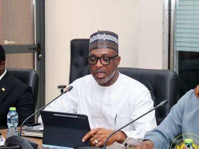 Interior Minister (middle)